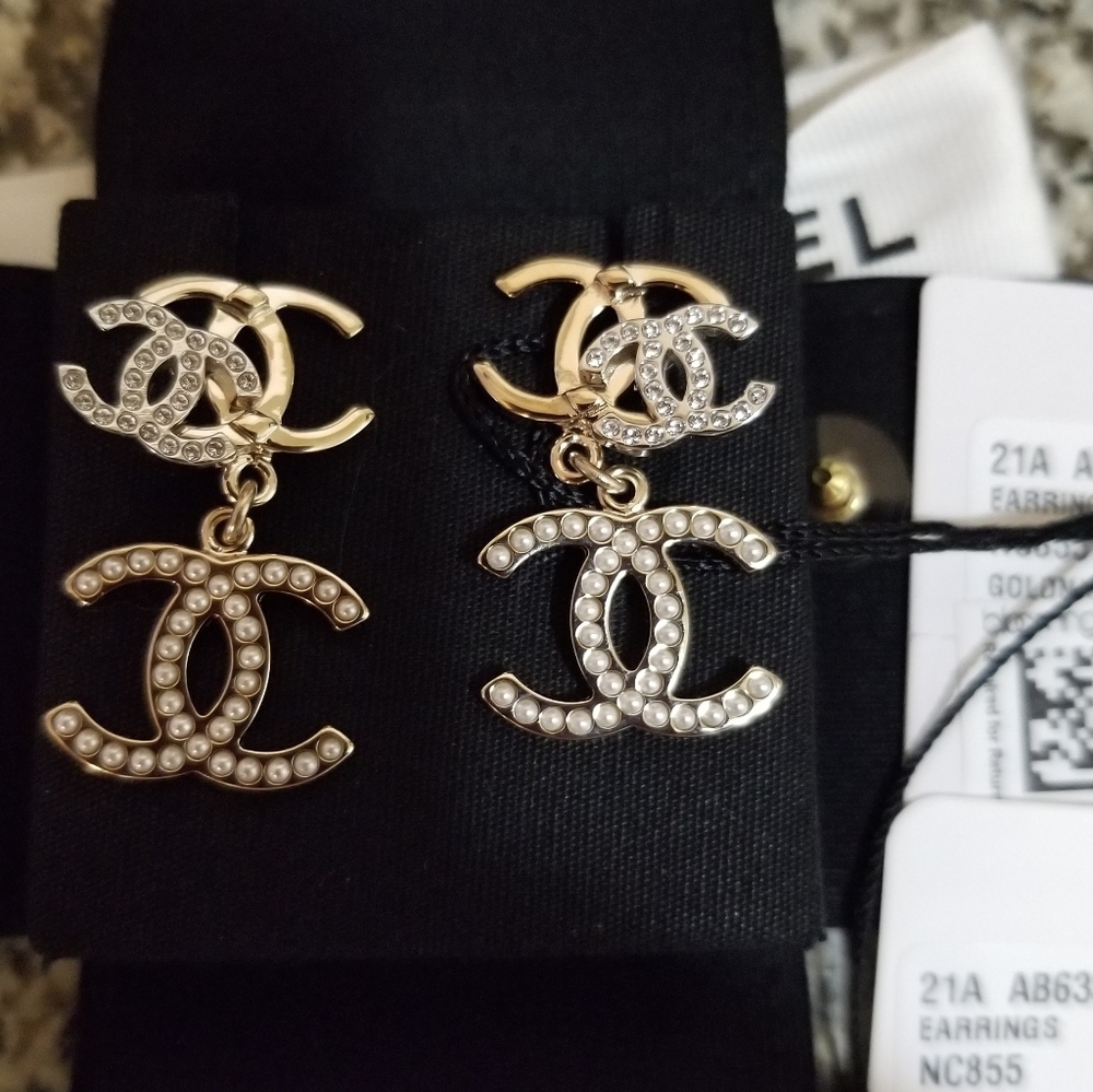 HOSTPICK!!!Chanel Metiers d’Art drop earrings - Picture 9 of 17